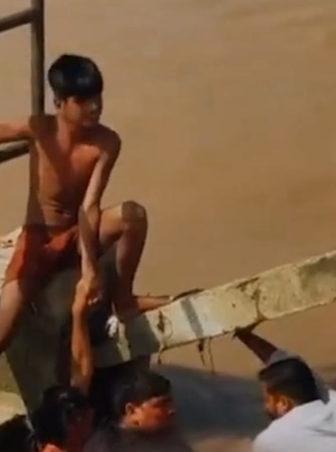 Mother's scream, daughter's silence, and a jump into the canal!